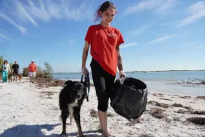 Petland Florida Participates in Largo Beach Cleanup